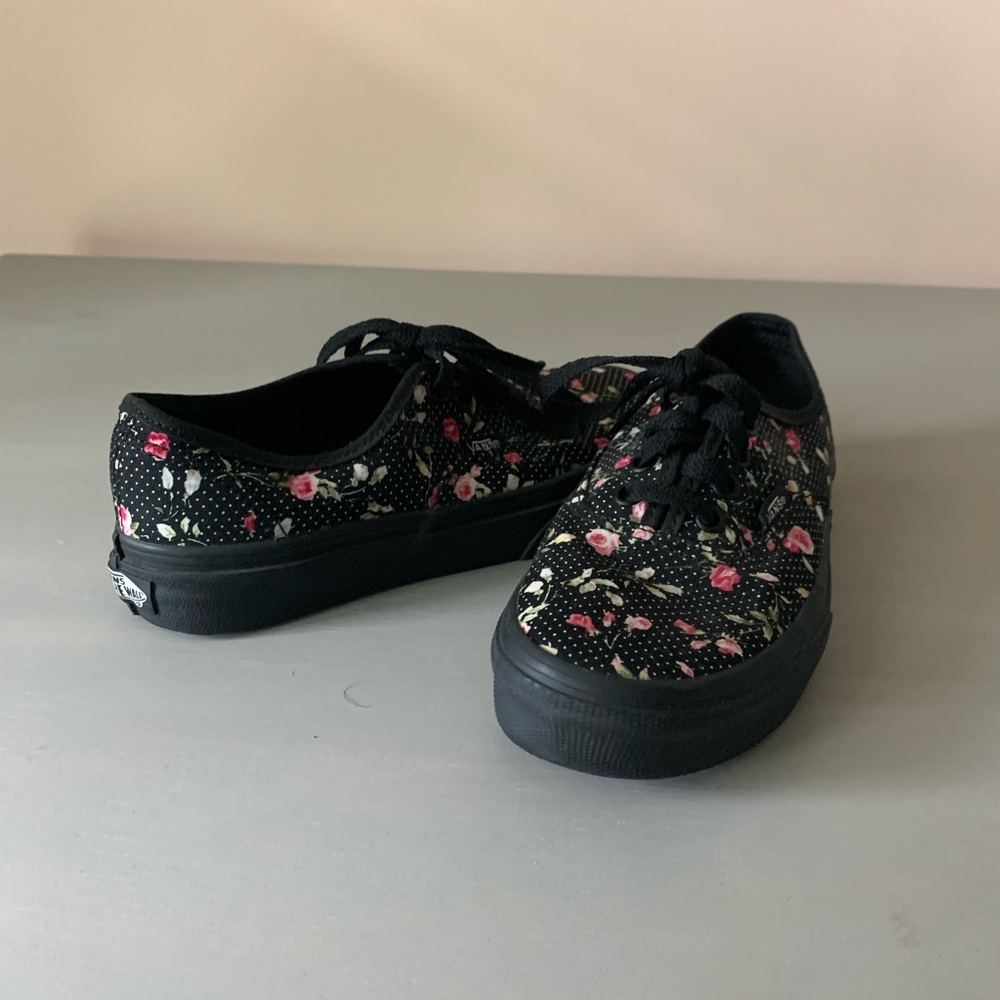 Vans Floral lace up new no box.